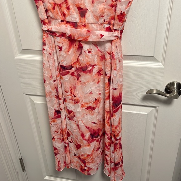 Floral Dress with Pockets and Removable Belt - Picture 2 of 4